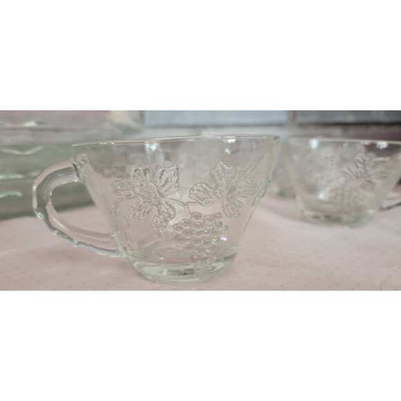 Vintage Anchor Hocking 8 Piece Snack Set with 4 Trays and 4 Cups in Original Box - Picture 3 of 12